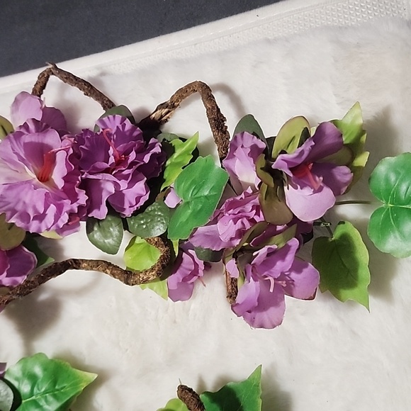 ARTIFICIAL VINE  1- PIECE PURPLE  FLOWERS. - Picture 2 of 3